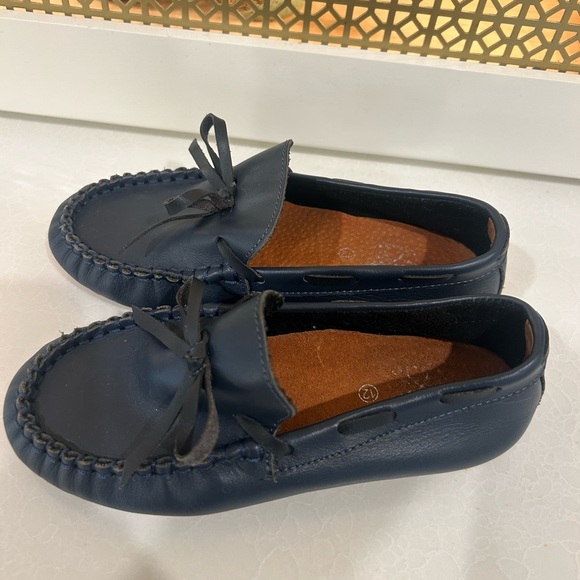 Kids Navy Moccasins with Bow The Oaks Apparel so cute! Size 12 - Picture 2 of 6